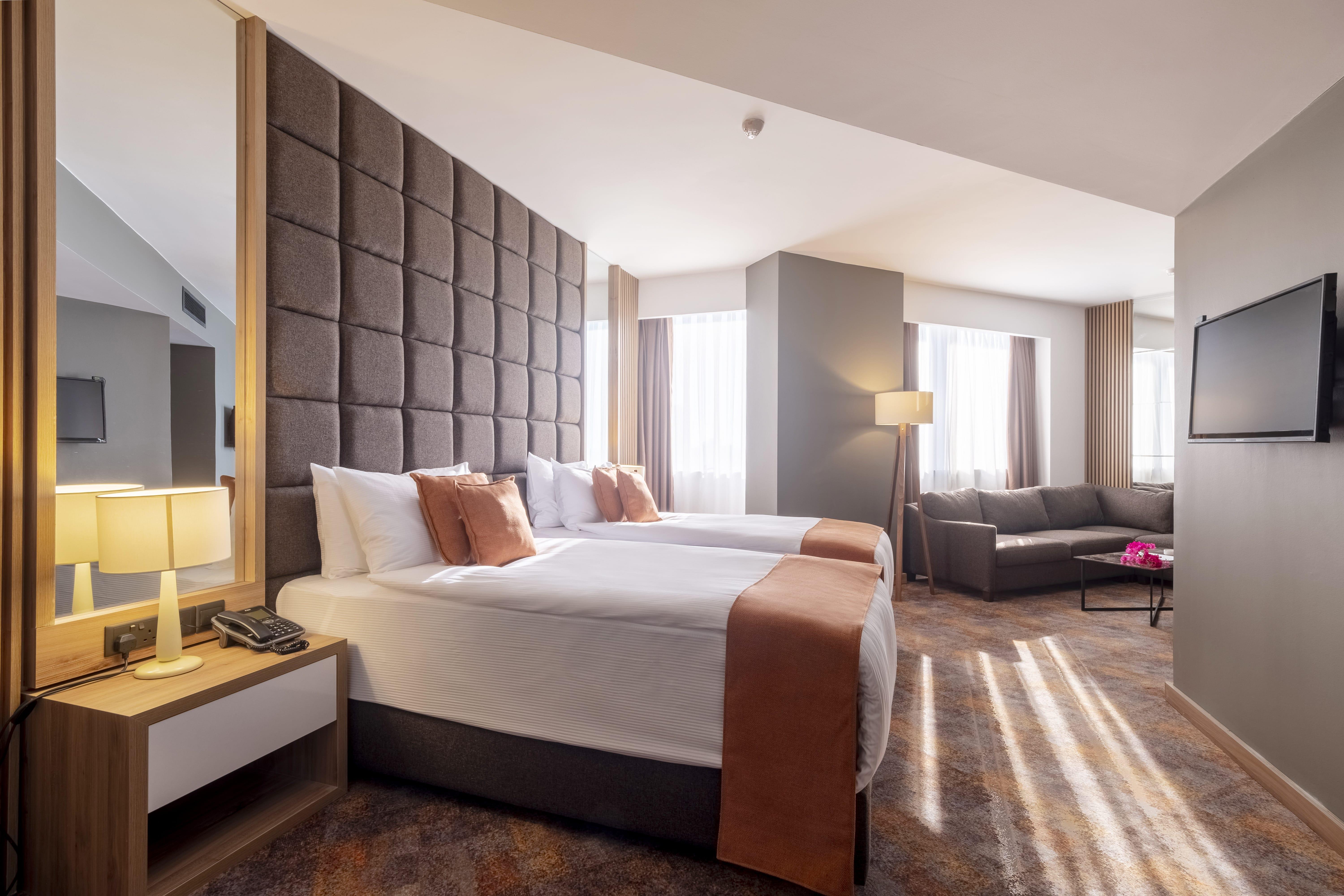 En fazla 3 yetişkin veya 2 yetişkin + 2 çocuk.