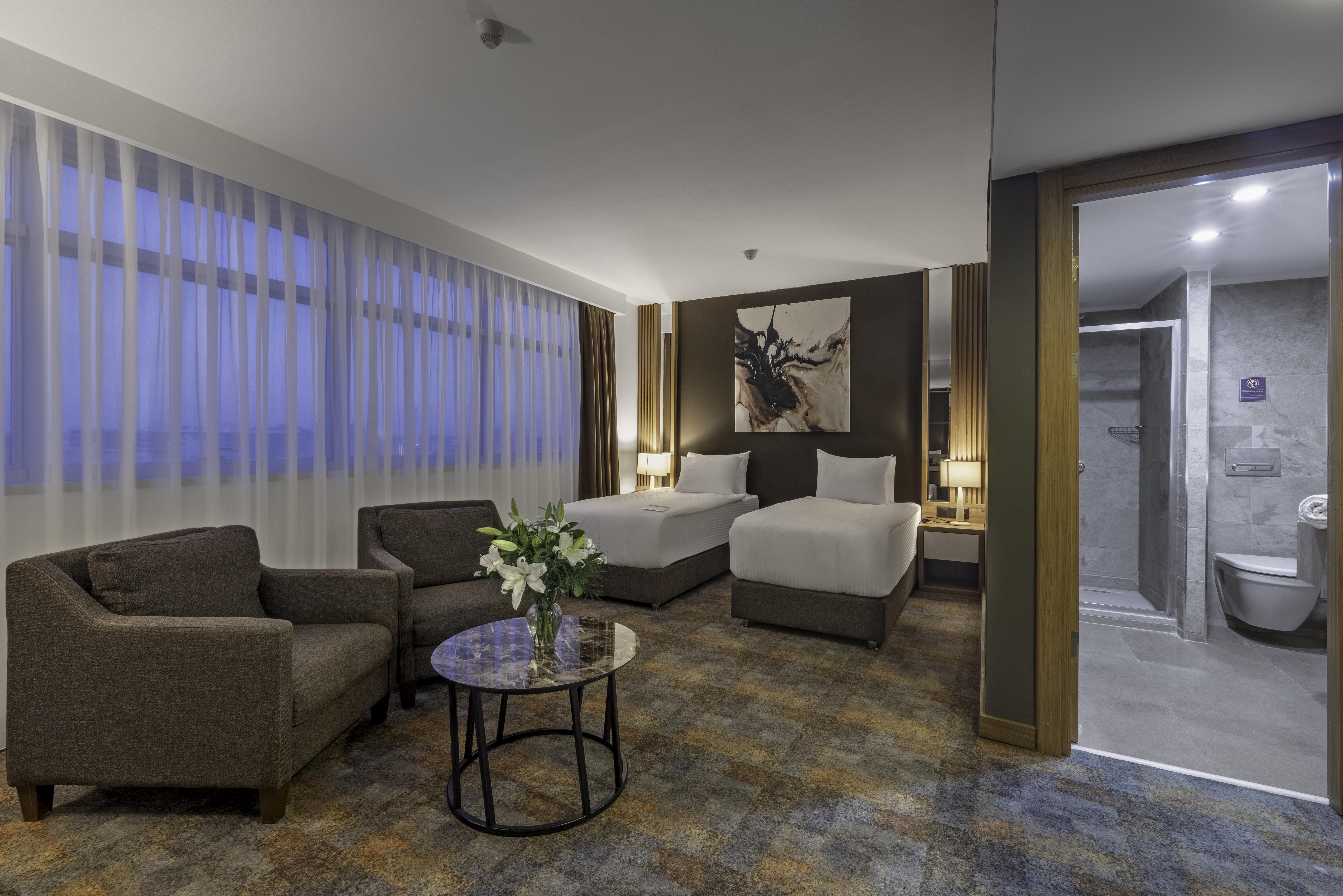 En fazla 3 yetişkin veya 2 yetişkin + 2 çocuk.