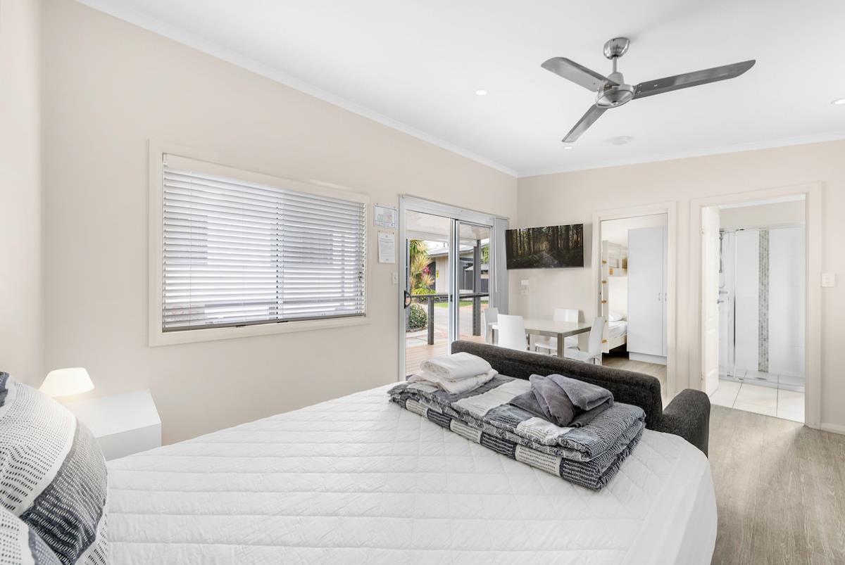 En az 2 yetişkin, En fazla 4 yetişkin veya 3 yetişkin + 1 çocuk.