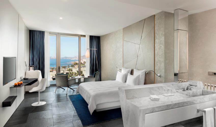 En fazla 3 yetişkin.