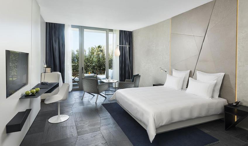 En fazla 3 yetişkin.