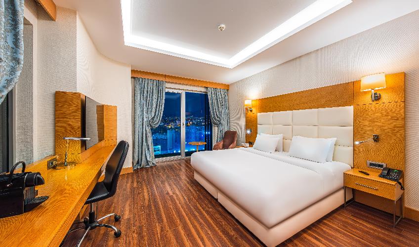 En fazla 2 yetişkin.