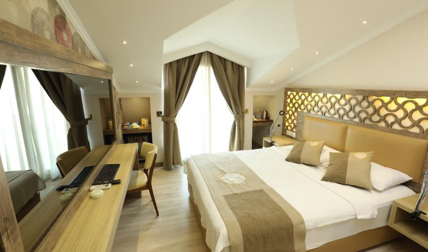 En fazla 2 yetişkin + 1 bebek (0-2 yaş).