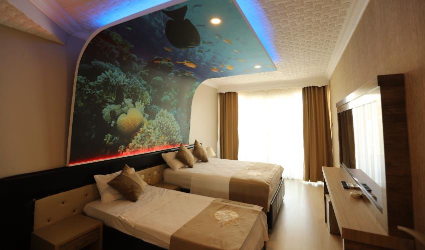 En fazla 3 yetişkin + 1 çocuk veya 2 yetişkin + 1 çocuk.