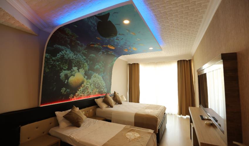 En fazla 3 yetişkin + 1 çocuk veya 2 yetişkin + 1 çocuk.