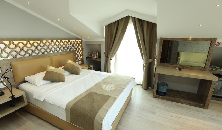 En fazla 4 yetişkin + 1 çocuk veya 3 yetişkin + 1 çocuk.