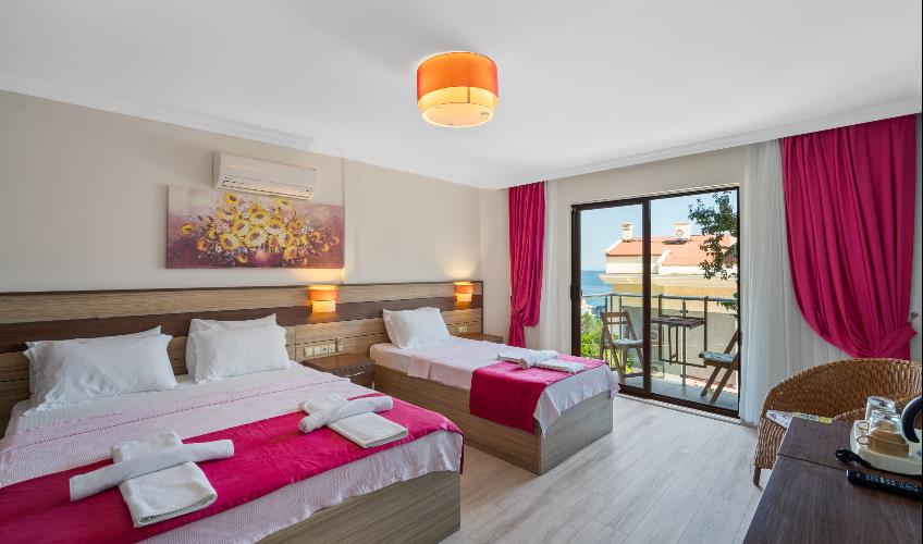 En fazla 3 yetişkin.