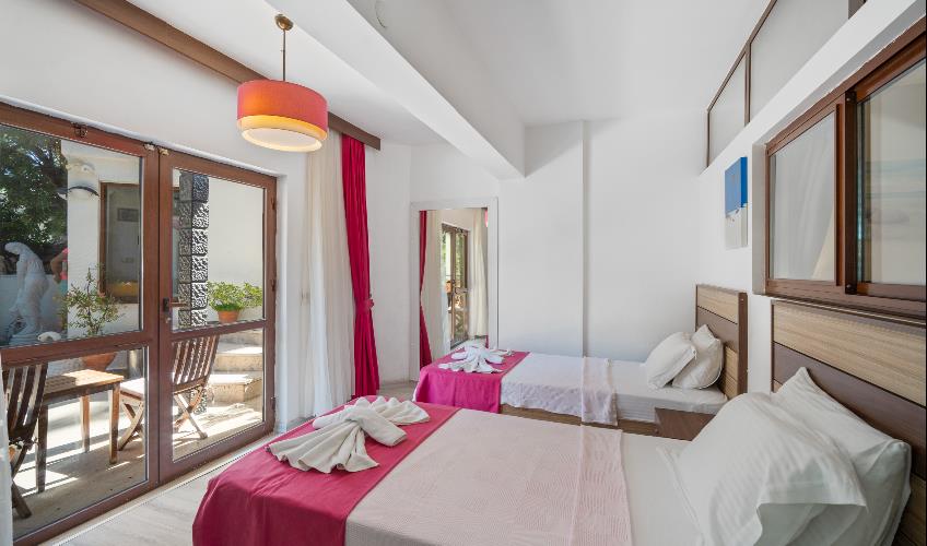 En fazla 4 yetişkin.