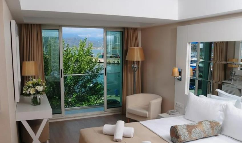 En fazla 3 yetişkin.