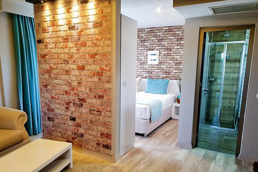 En fazla 3 yetişkin.