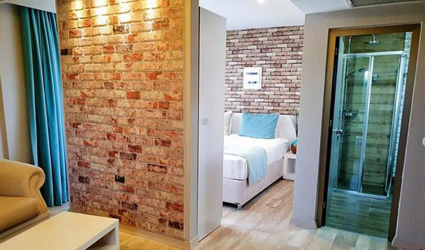 En fazla 3 yetişkin.