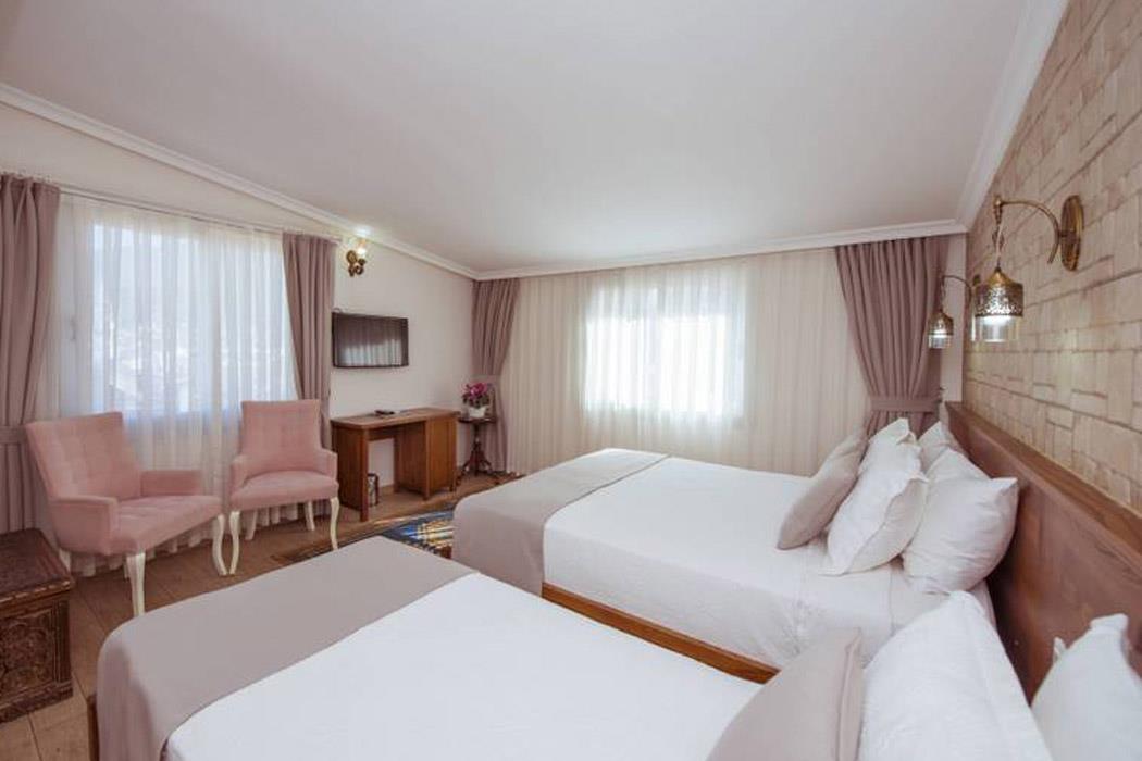 En az 2 yetişkin, En fazla 3 yetişkin veya 2 yetişkin + 1 çocuk.