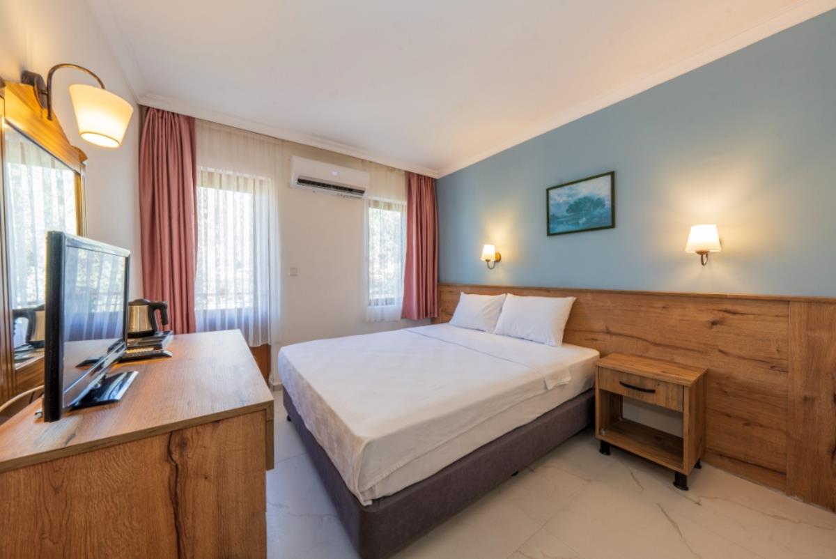 En fazla 3 yetişkin veya 2 yetişkin + 1 çocuk.