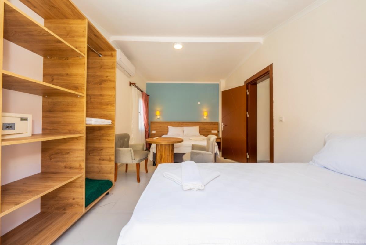 En az 2 yetişkin, En fazla 4 yetişkin veya 3 yetişkin + 1 çocuk.