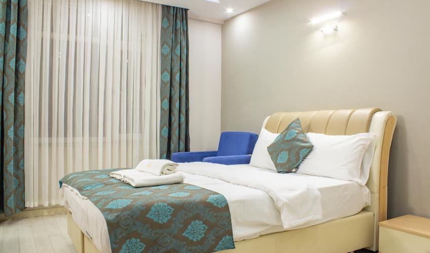 En fazla 2 yetişkin veya 1 yetişkin + 1 çocuk.