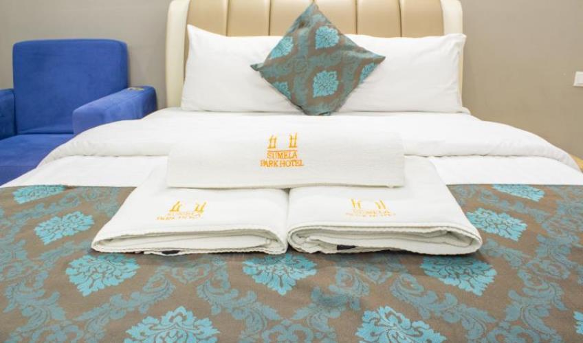 En fazla 3 yetişkin veya 2 yetişkin + 1 çocuk.