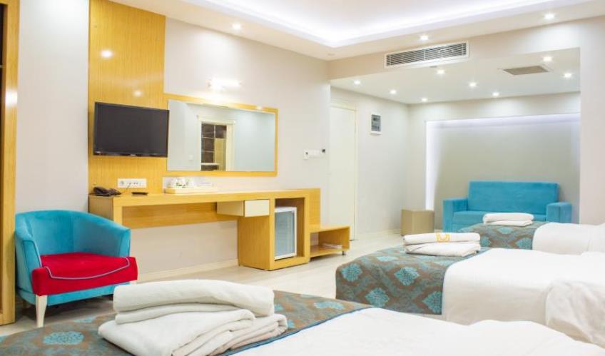 En fazla 4 yetişkin veya 3 yetişkin + 1 çocuk.