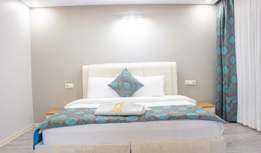 En fazla 2 yetişkin veya 1 yetişkin + 1 çocuk.