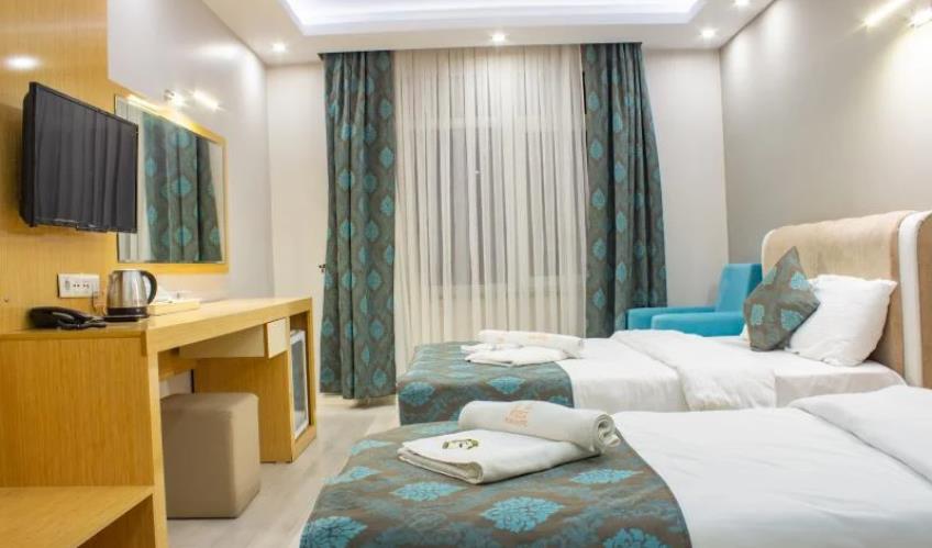 En fazla 2 yetişkin veya 1 yetişkin + 1 çocuk.