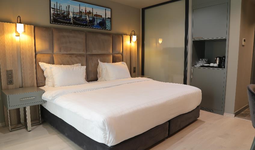 En fazla 2 yetişkin.