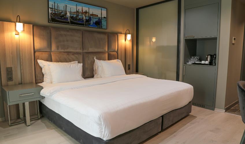 En fazla 2 yetişkin.