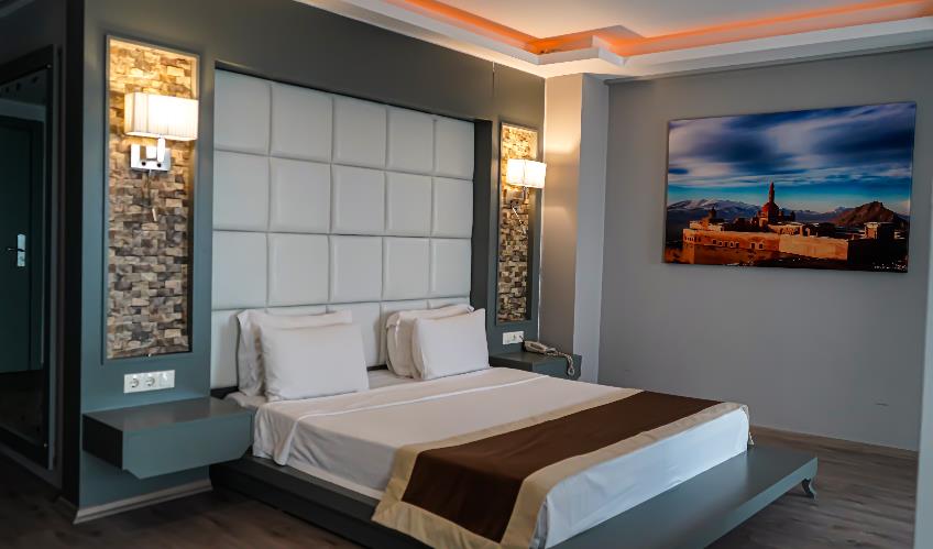 En fazla 2 yetişkin.