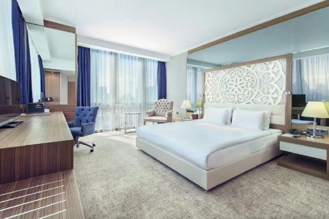 En fazla 3 yetişkin veya 2 yetişkin + 1 çocuk.