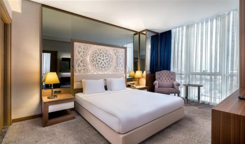 En fazla 3 yetişkin veya 2 yetişkin + 1 çocuk.