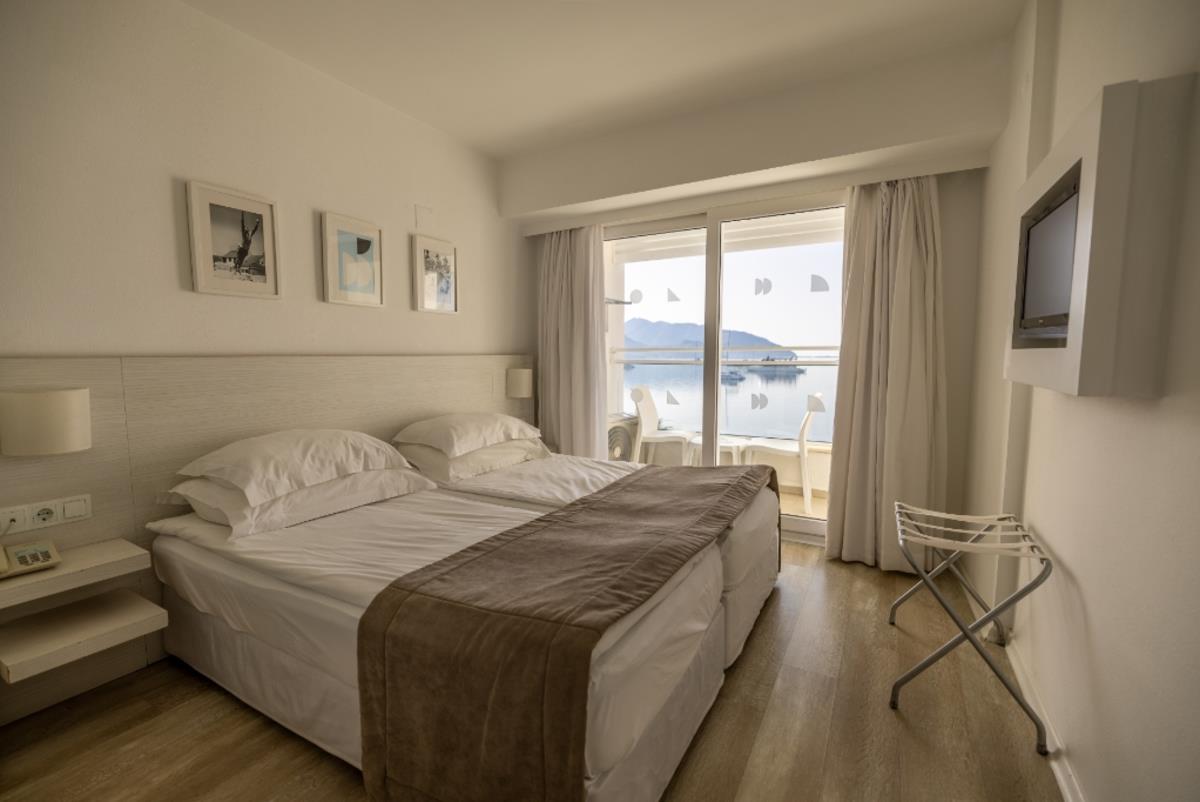 En fazla 2 yetişkin.