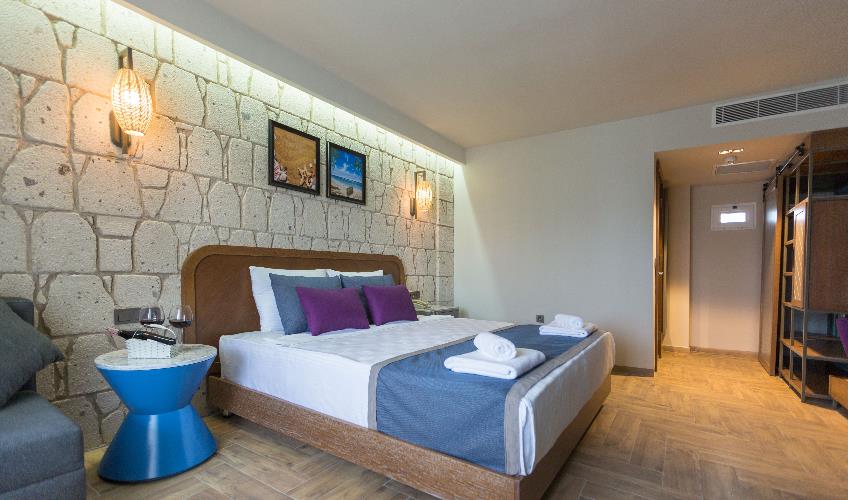 En fazla 3 yetişkin + 1 çocuk veya 2 yetişkin + 2 çocuk.