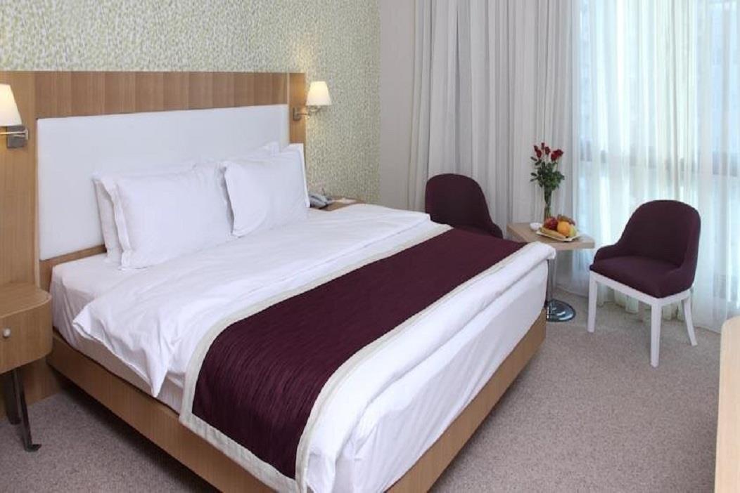 En az 2 yetişkin, En fazla 2 yetişkin.