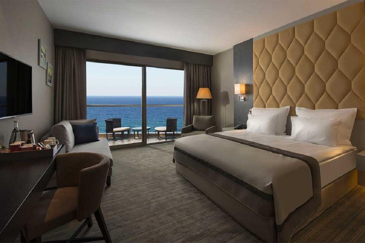 En az 3 yetişkin, En fazla 4 yetişkin + 1 çocuk veya 3 yetişkin + 2 çocuk.