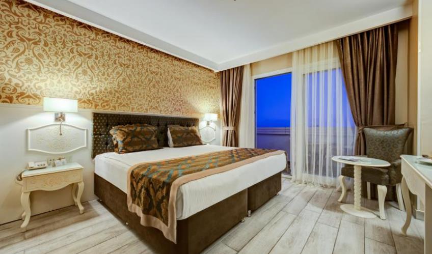 En fazla 3 yetişkin.