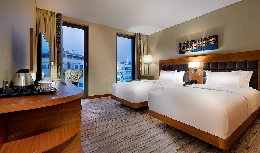 En fazla 2 yetişkin.