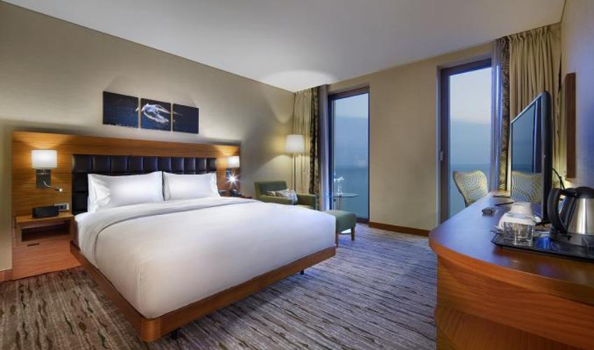 En az 2 yetişkin, En fazla 4 yetişkin.