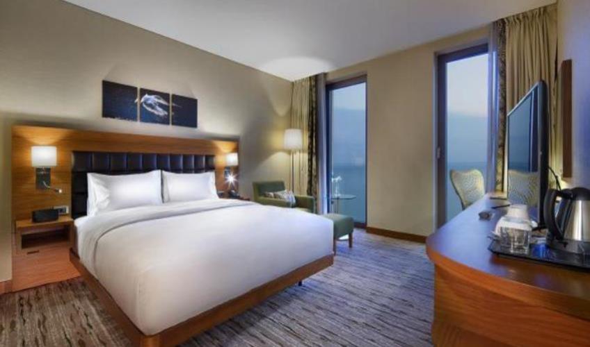 En az 3 yetişkin, En fazla 4 yetişkin + 1 çocuk veya 3 yetişkin + 2 çocuk.