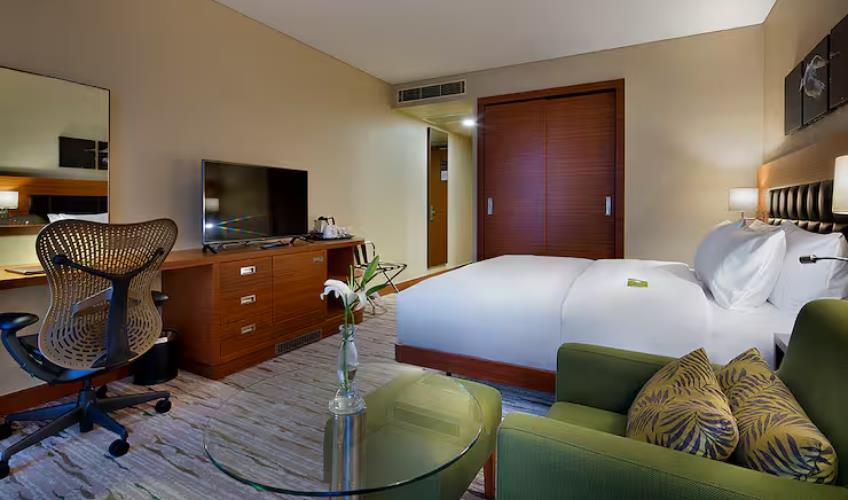 En fazla 2 yetişkin veya 1 yetişkin + 1 çocuk.