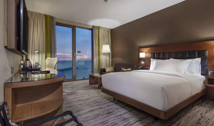 En fazla 2 yetişkin veya 1 yetişkin + 1 çocuk.