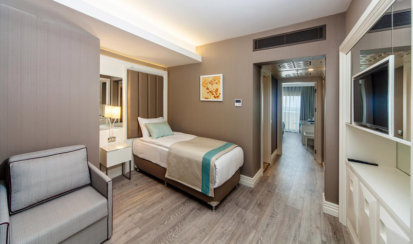 En az 2 yetişkin, En fazla 3 yetişkin + 1 çocuk veya 2 yetişkin + 2 çocuk.