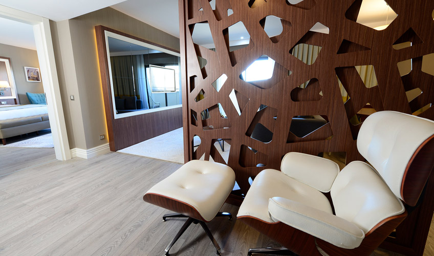 En az 4 yetişkin, En fazla 5 yetişkin + 1 çocuk veya 4 yetişkin + 2 çocuk.