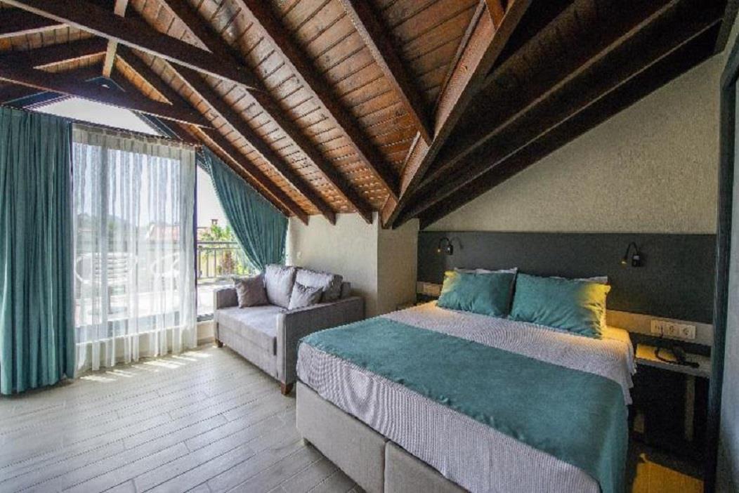 En fazla 3 yetişkin.