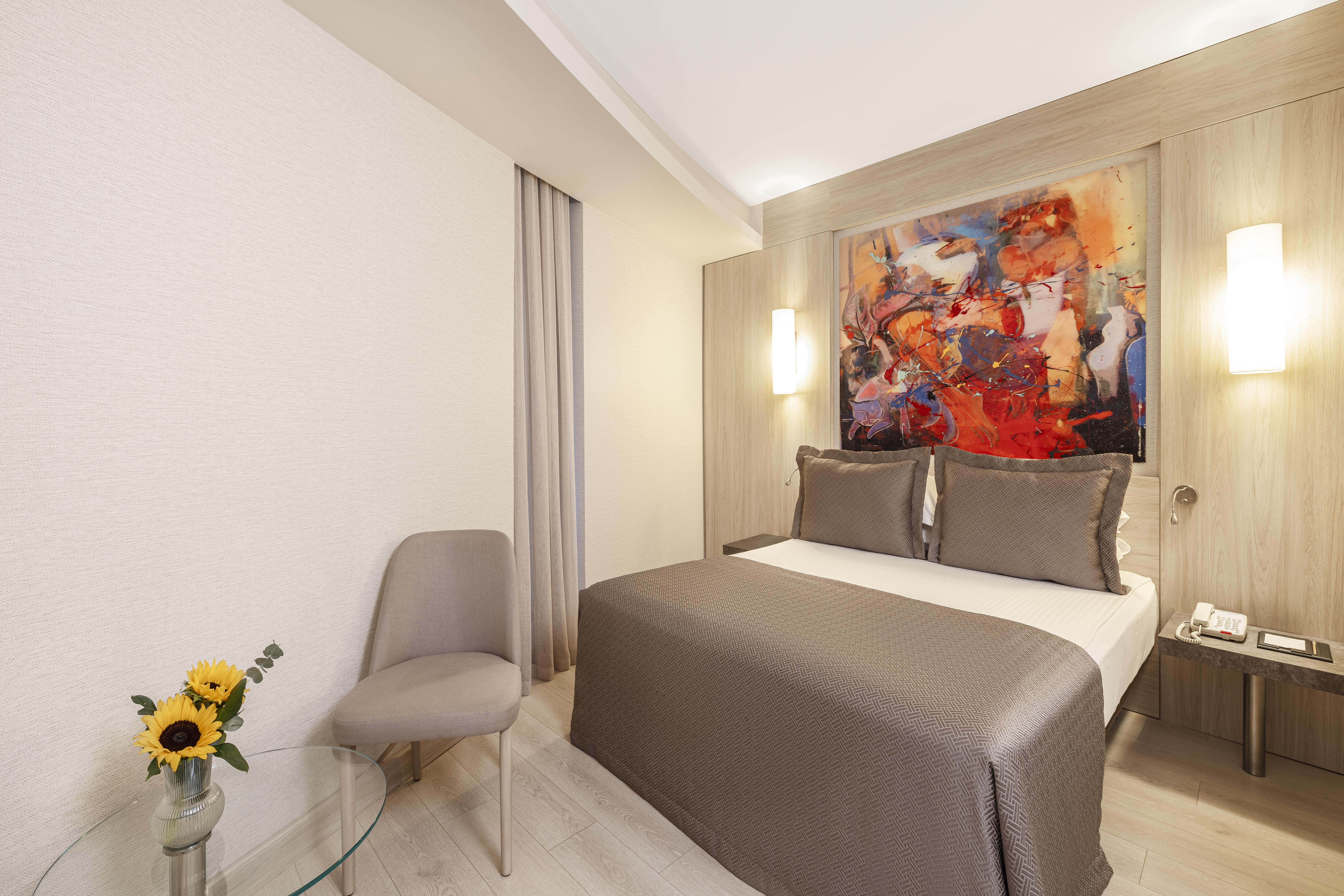 En az 2 yetişkin, En fazla 4 yetişkin veya 3 yetişkin + 1 çocuk.