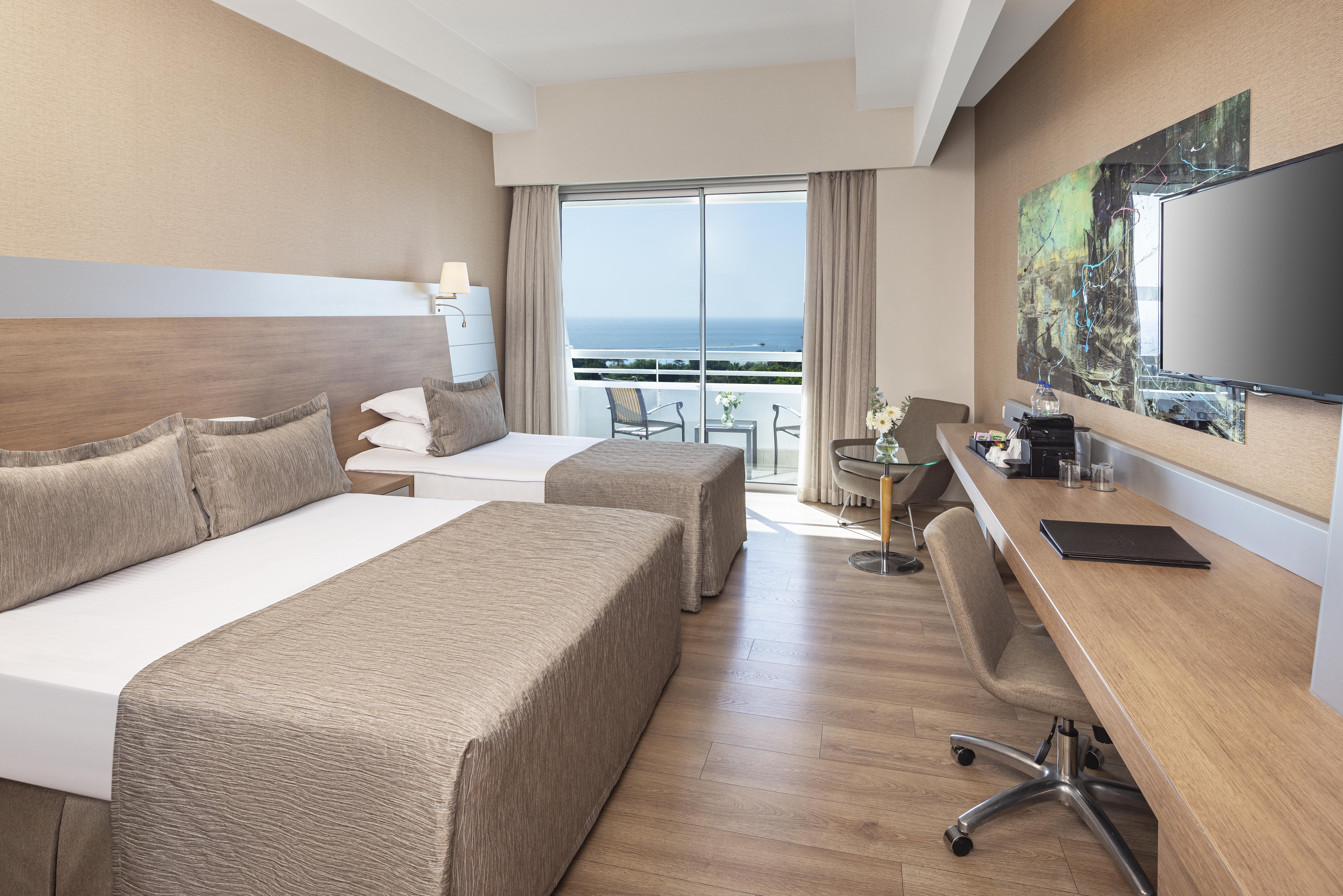 En fazla 3 yetişkin veya 2 yetişkin + 1 çocuk.