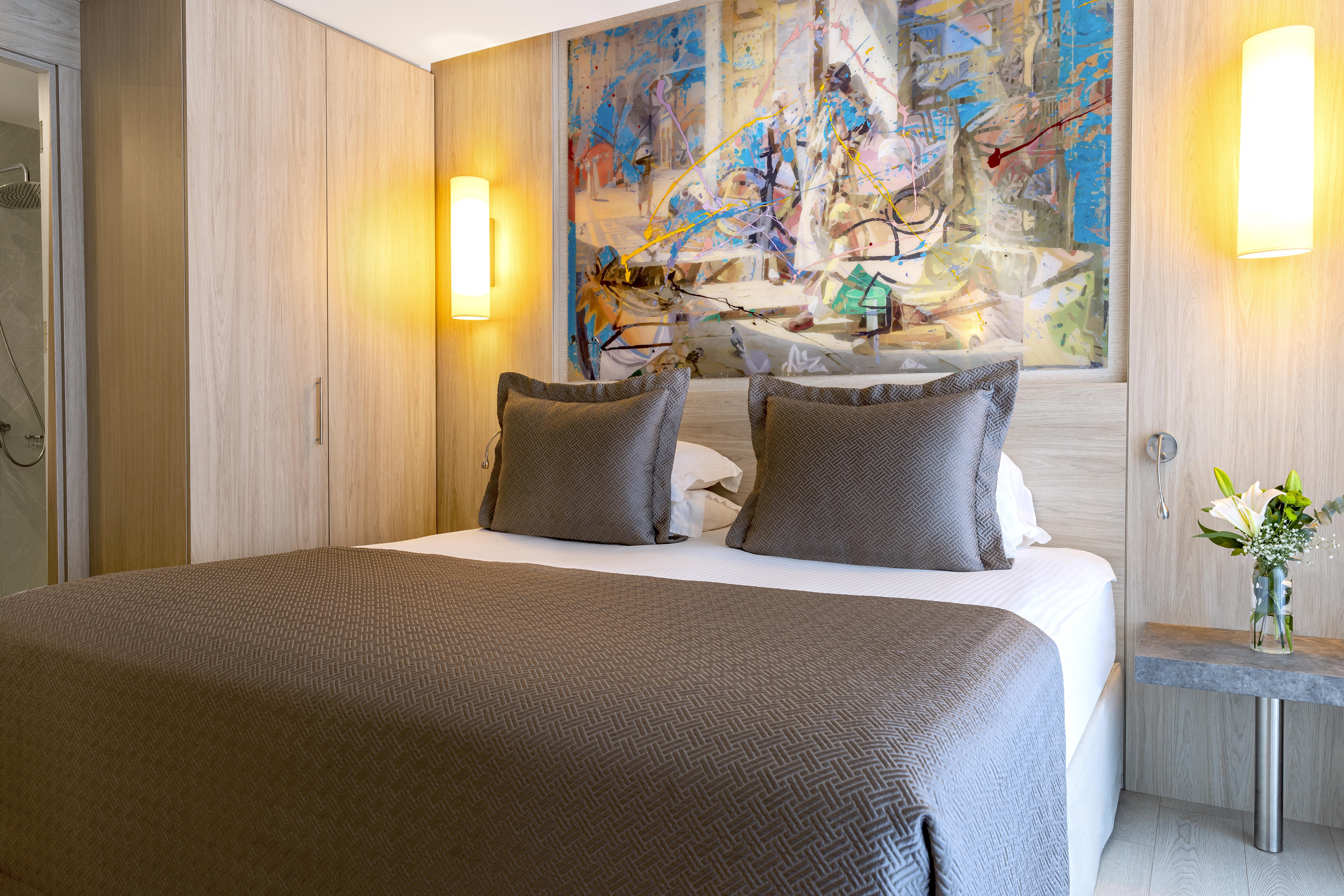 En fazla 3 yetişkin + 1 çocuk veya 2 yetişkin + 2 çocuk.