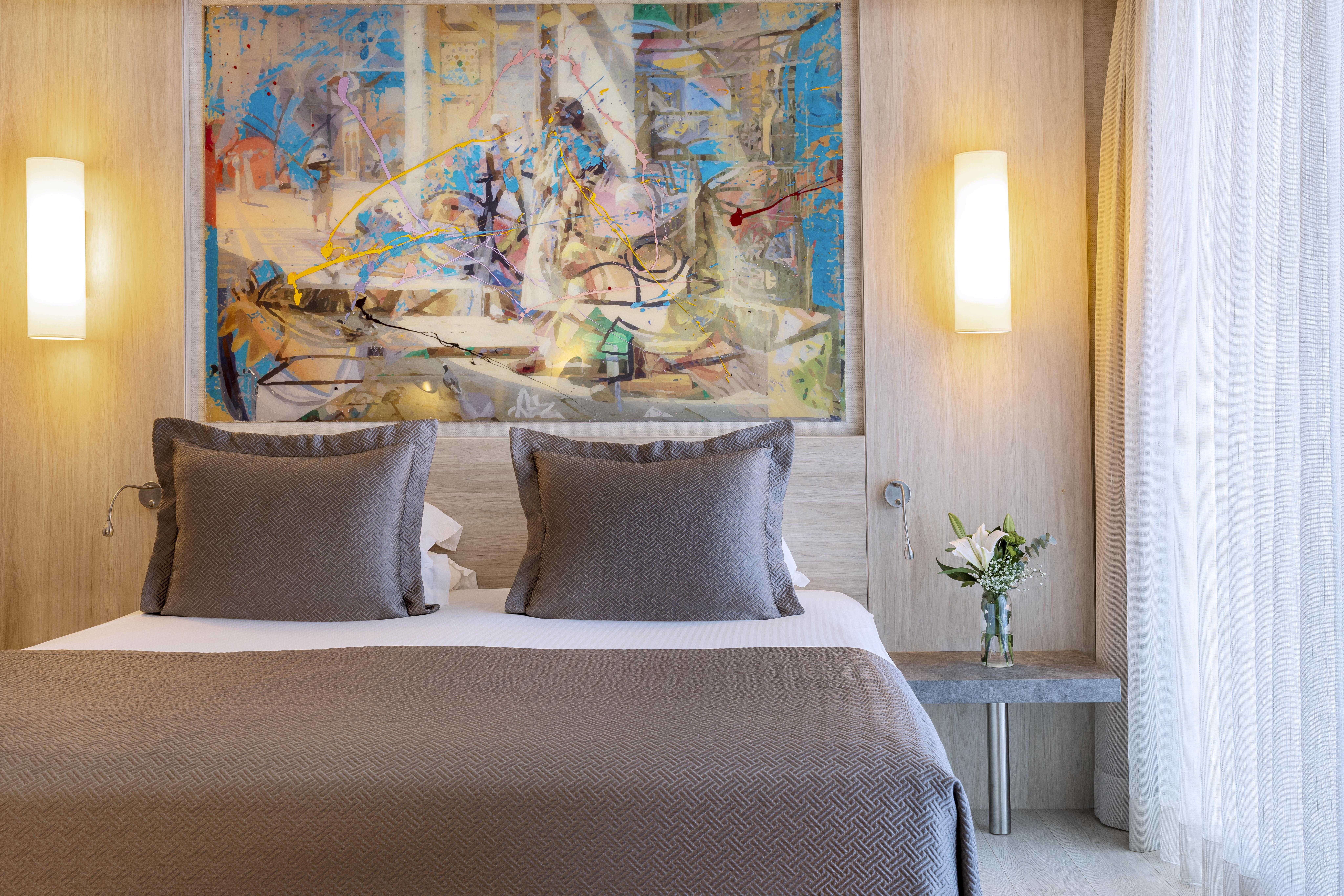 En fazla 3 yetişkin veya 2 yetişkin + 1 çocuk.