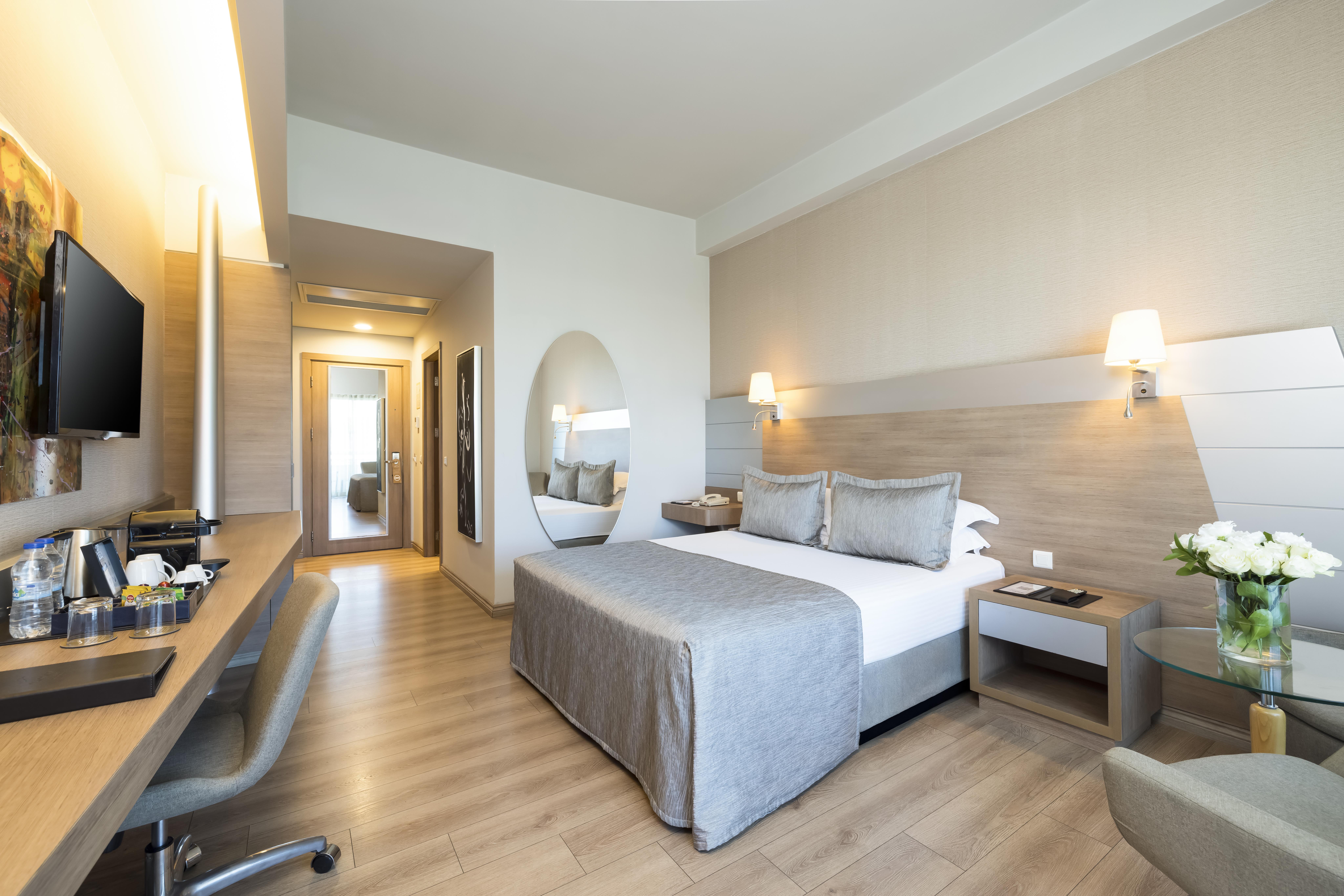 En fazla 3 yetişkin veya 2 yetişkin + 1 çocuk.