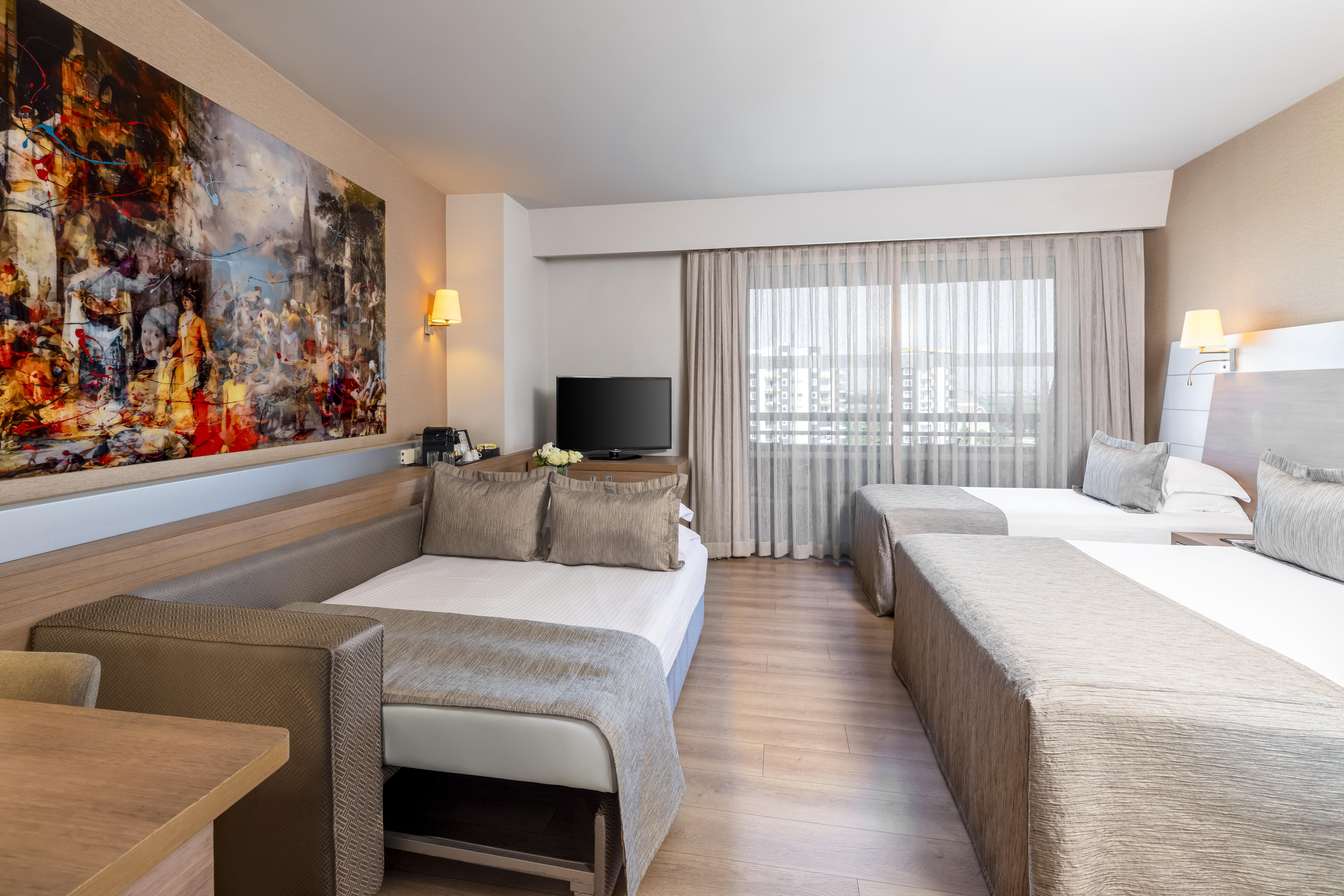 En fazla 3 yetişkin veya 2 yetişkin + 1 çocuk.