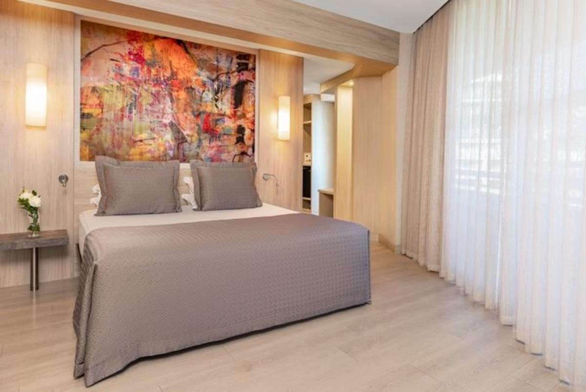 En az 2 yetişkin, En fazla 5 yetişkin veya 4 yetişkin + 1 çocuk.