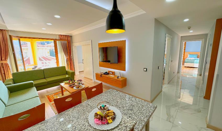 En az 2 yetişkin, En fazla 4 yetişkin veya 3 yetişkin + 1 çocuk.