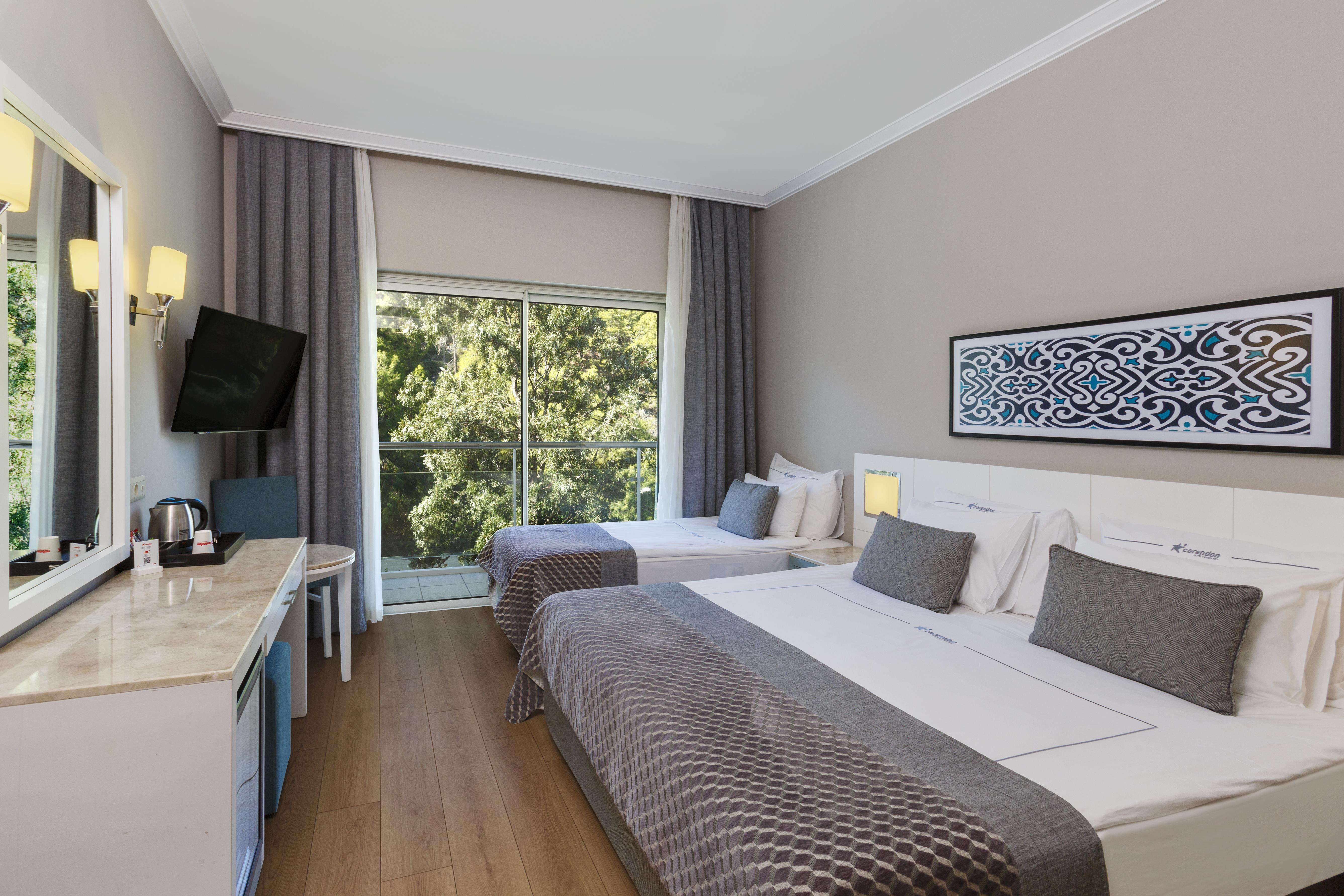 En fazla 3 yetişkin veya 2 yetişkin + 1 çocuk.